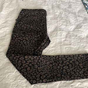 3/$25🛍Leopard print skinny pants